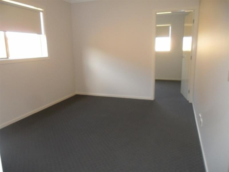 16 Denton Drive, Officer VIC 3809