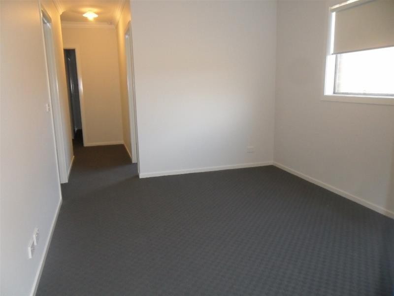 16 Denton Drive, Officer VIC 3809