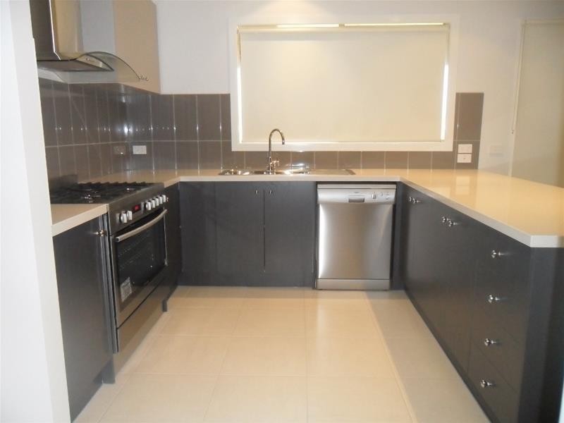 16 Denton Drive, Officer VIC 3809