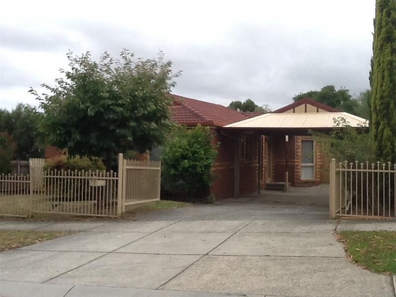 2 Pinewood Crescent, Berwick VIC 3806