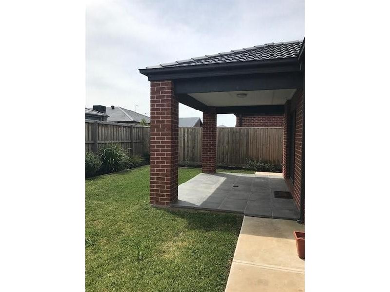 9 Manhattan Drive, Officer VIC 3809