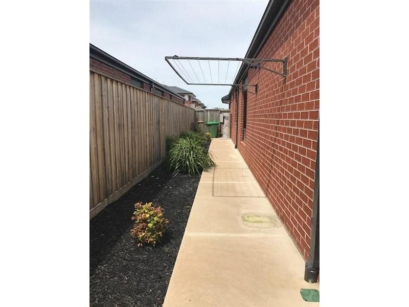 9 Manhattan Drive, Officer VIC 3809