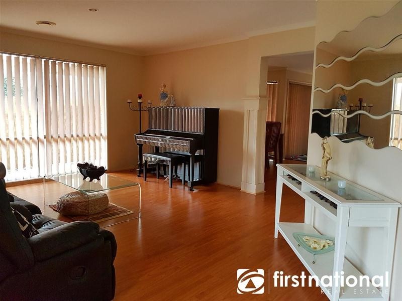 6 Demint Walk, Narre Warren South VIC 3805