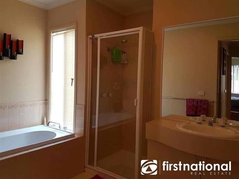 6 Demint Walk, Narre Warren South VIC 3805