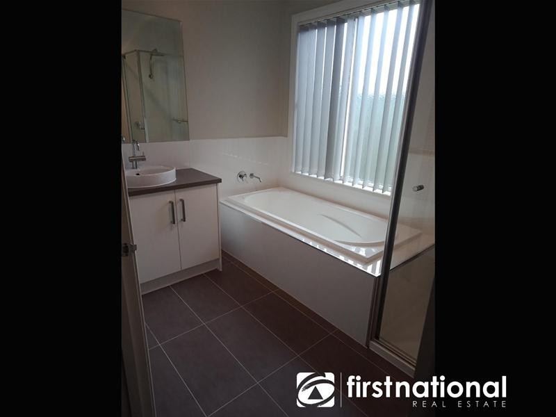 37 Moore Mews, Pakenham VIC 3810