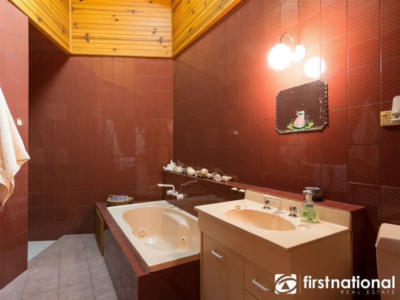 95 Bimbimbie Drive, Dewhurst VIC 3808