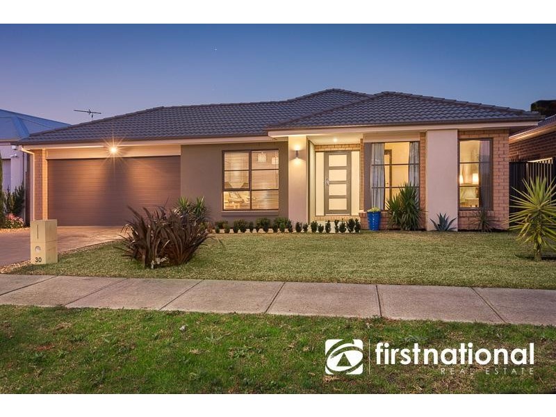 30 Waterside Drive, Pakenham VIC 3810