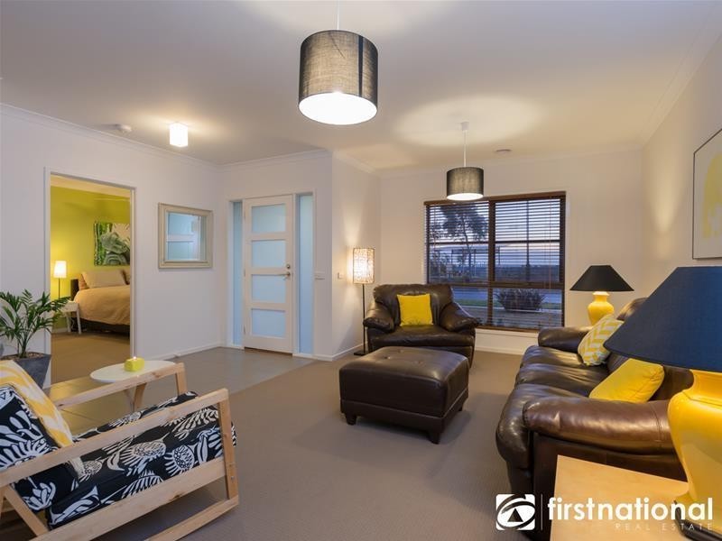 30 Waterside Drive, Pakenham VIC 3810