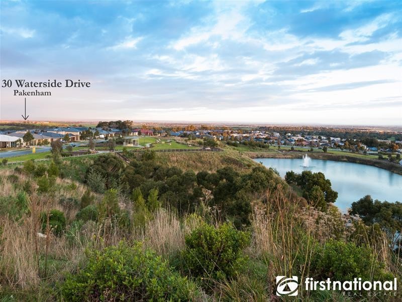 30 Waterside Drive, Pakenham VIC 3810