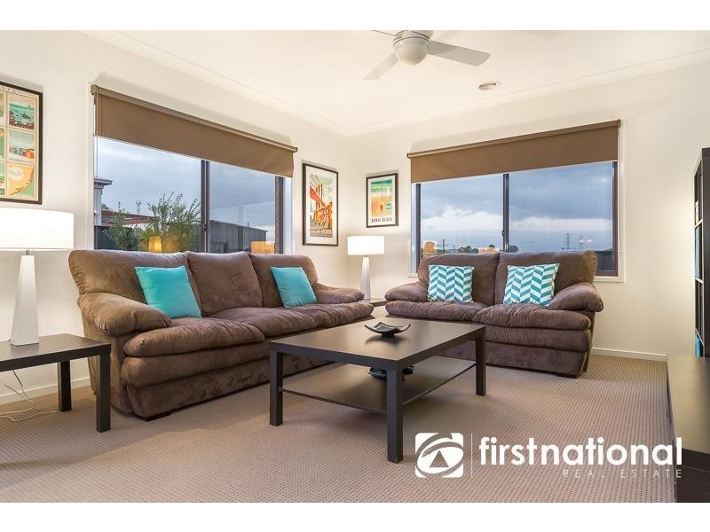 30 Waterside Drive, Pakenham VIC 3810