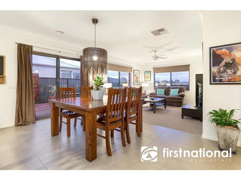 30 Waterside Drive, Pakenham VIC 3810
