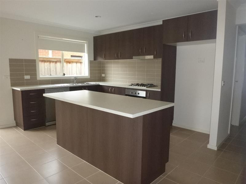 3 Cranbrook Circuit, Officer VIC 3809