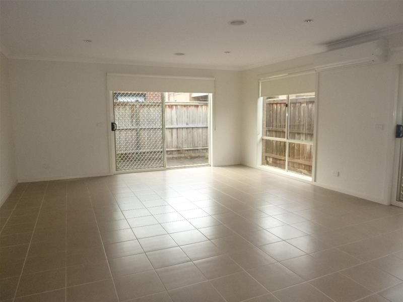 3 Cranbrook Circuit, Officer VIC 3809