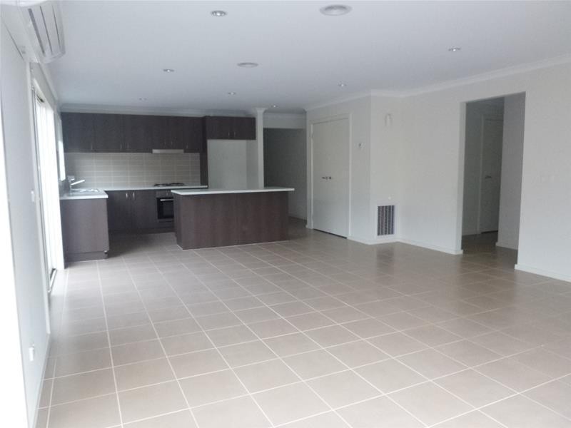 3 Cranbrook Circuit, Officer VIC 3809