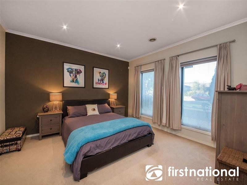 24 Flinders Chase, Pakenham VIC 3810