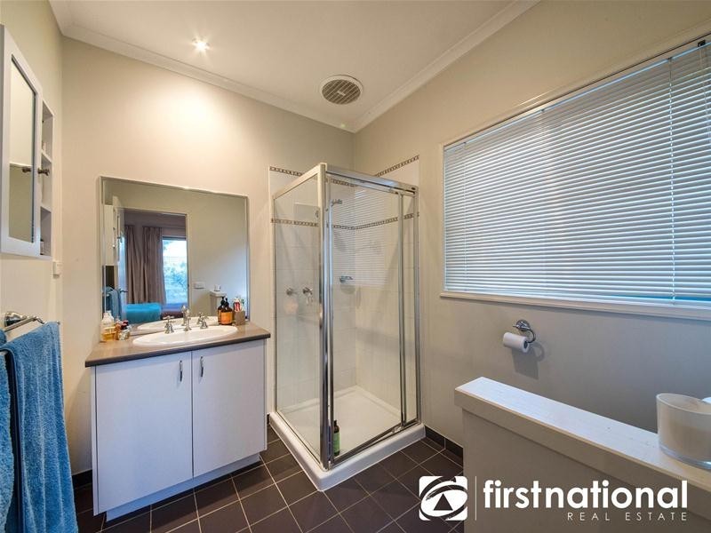 24 Flinders Chase, Pakenham VIC 3810