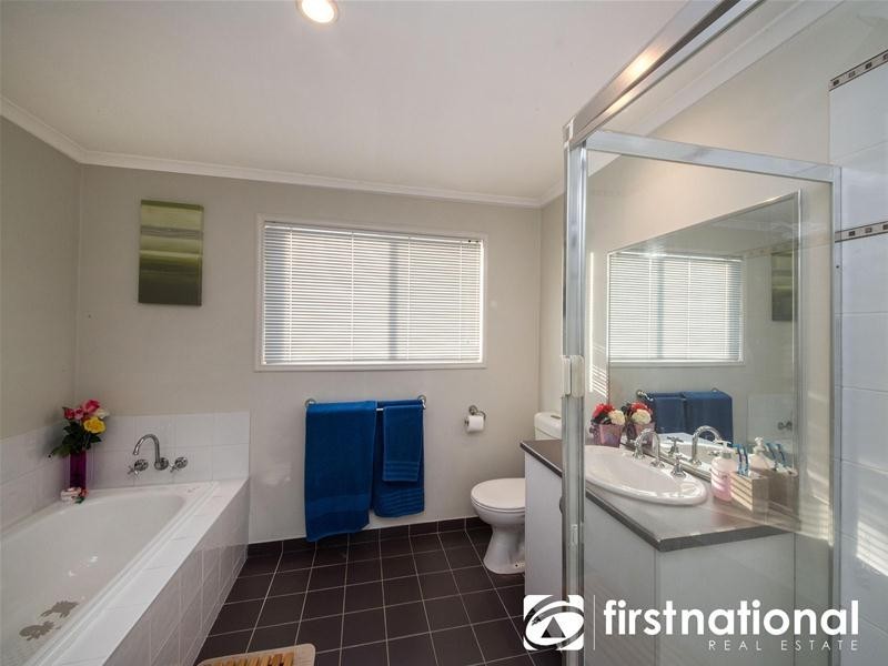 24 Flinders Chase, Pakenham VIC 3810