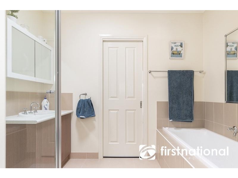 1 27-29 Rogers Street, Pakenham VIC 3810