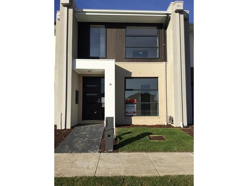 37 Bellario Circuit, Clyde North VIC 3978
