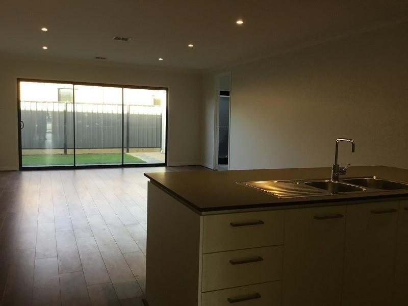 37 Bellario Circuit, Clyde North VIC 3978