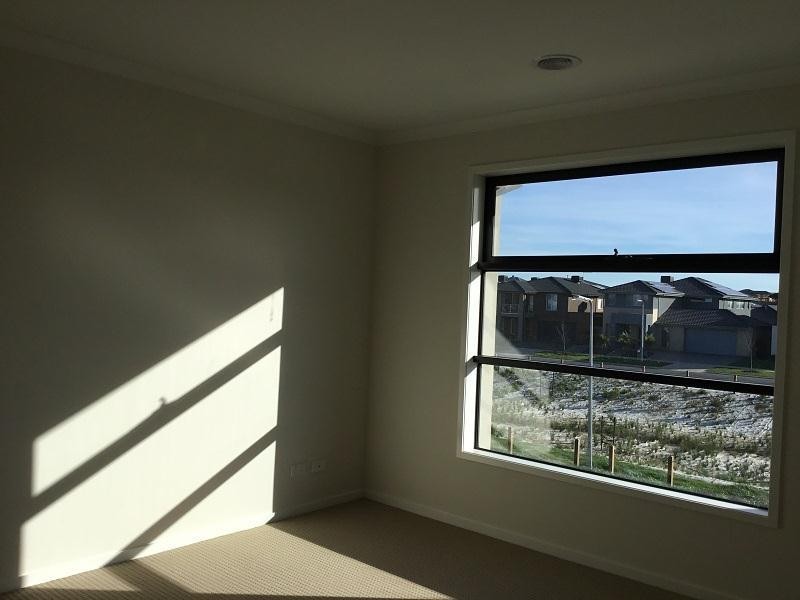 37 Bellario Circuit, Clyde North VIC 3978