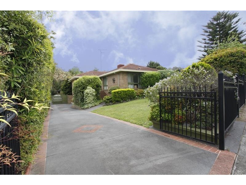 17 Harkaway Road, Berwick VIC 3806