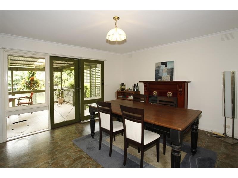 17 Harkaway Road, Berwick VIC 3806