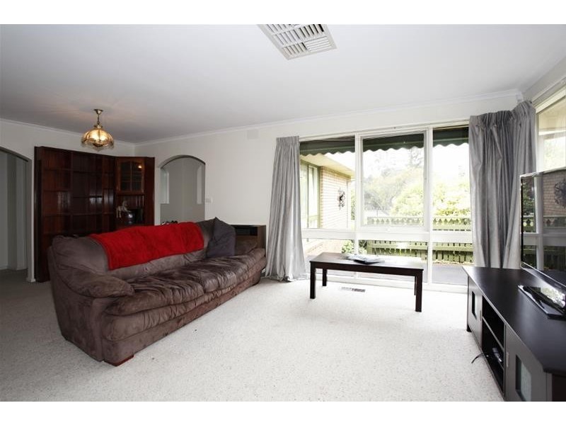 17 Harkaway Road, Berwick VIC 3806