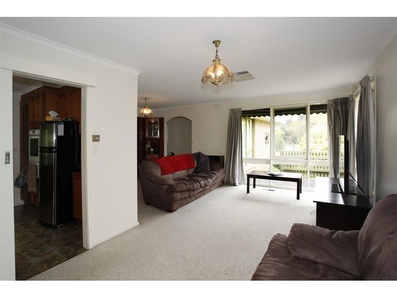 17 Harkaway Road, Berwick VIC 3806