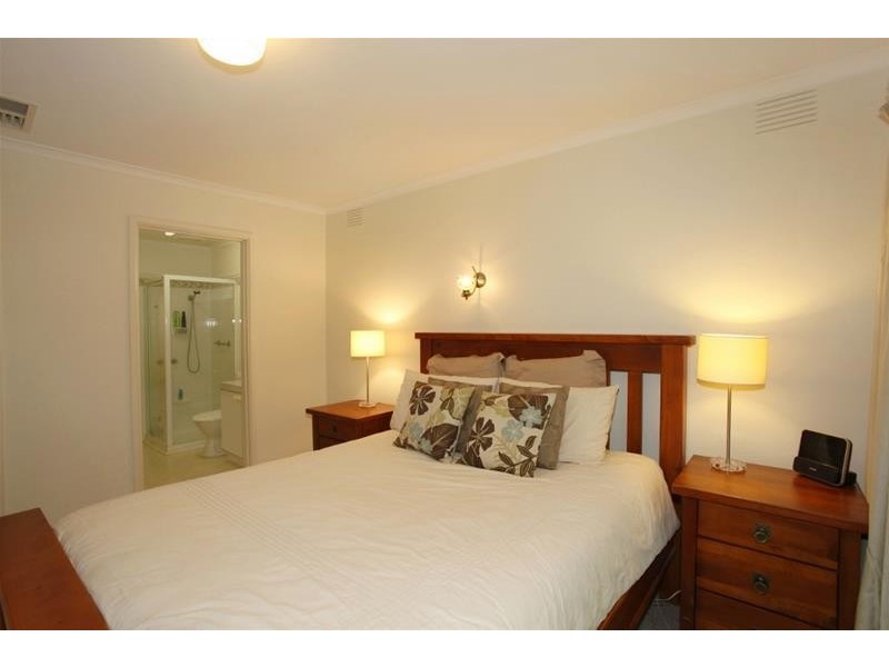 17 Harkaway Road, Berwick VIC 3806