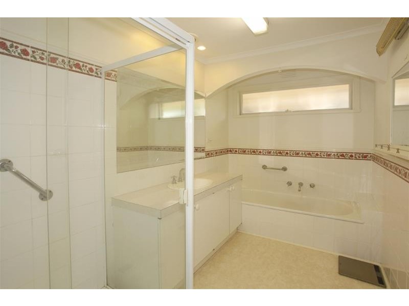 17 Harkaway Road, Berwick VIC 3806