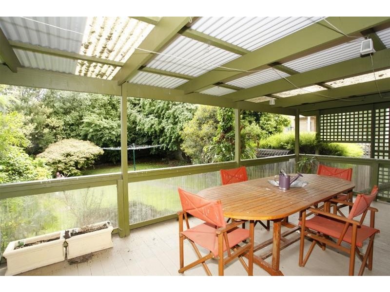 17 Harkaway Road, Berwick VIC 3806