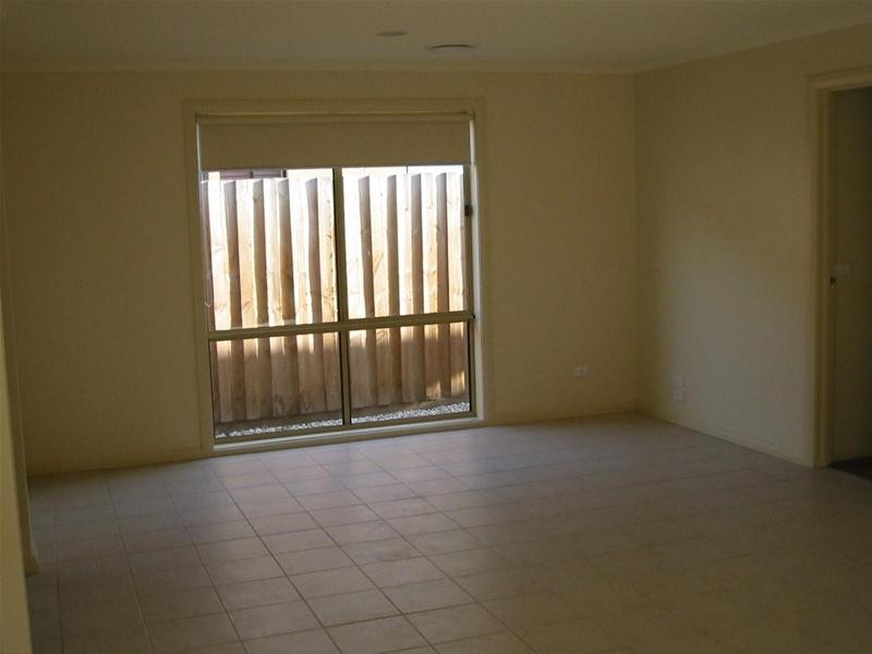 22 Hammerwood Green, Officer VIC 3809