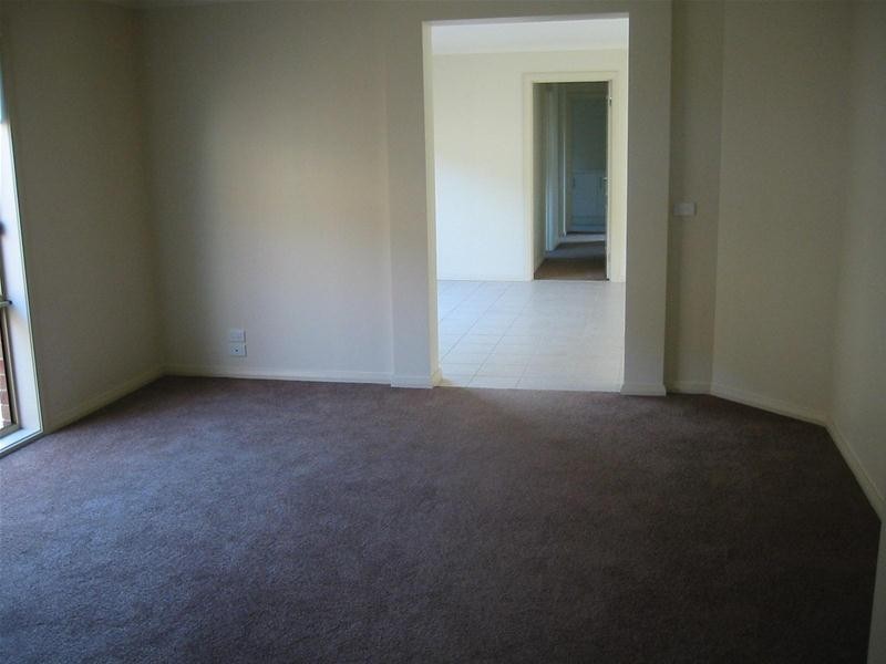 22 Hammerwood Green, Officer VIC 3809