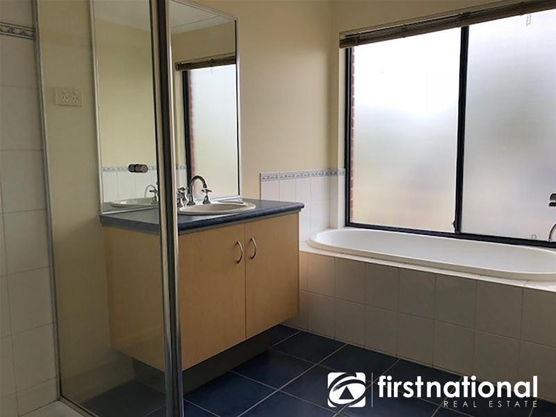 4 Latrobe Avenue, Pakenham VIC 3810