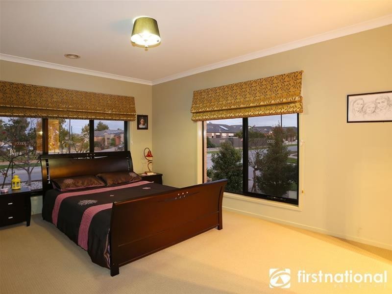 24 Perry Circuit, Cranbourne North VIC 3977