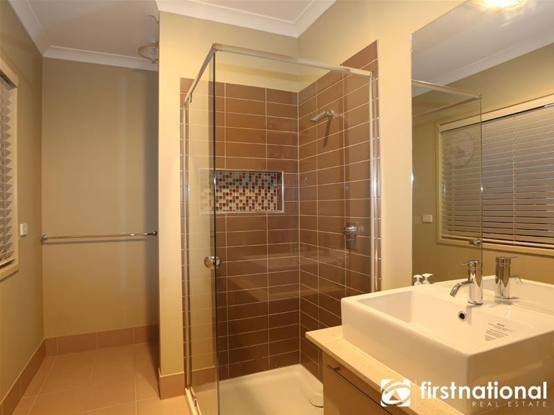 24 Perry Circuit, Cranbourne North VIC 3977