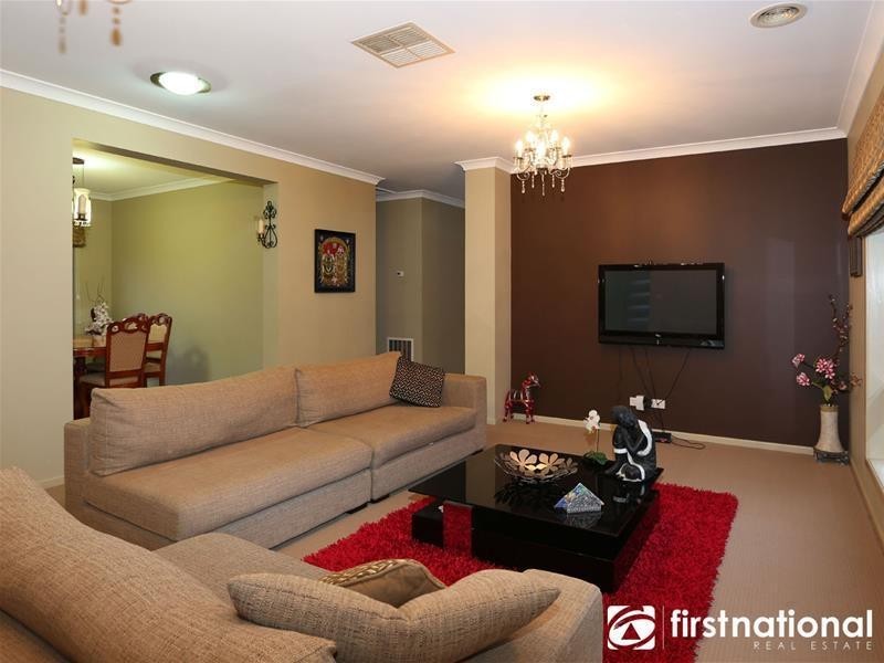 24 Perry Circuit, Cranbourne North VIC 3977