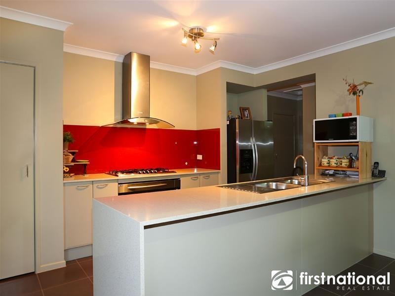 24 Perry Circuit, Cranbourne North VIC 3977