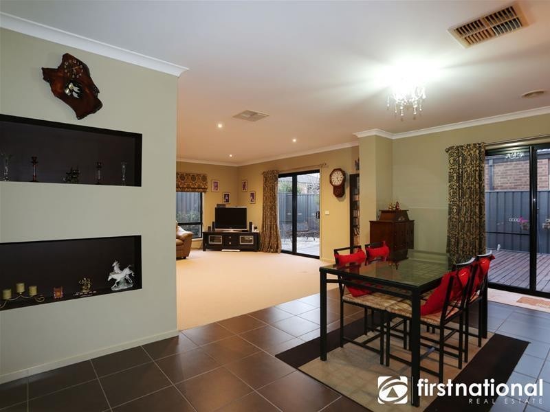 24 Perry Circuit, Cranbourne North VIC 3977