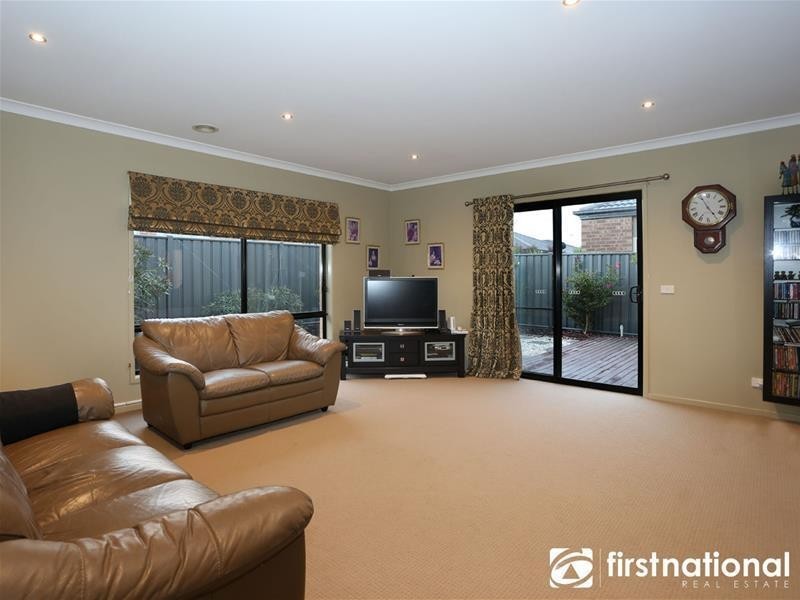 24 Perry Circuit, Cranbourne North VIC 3977