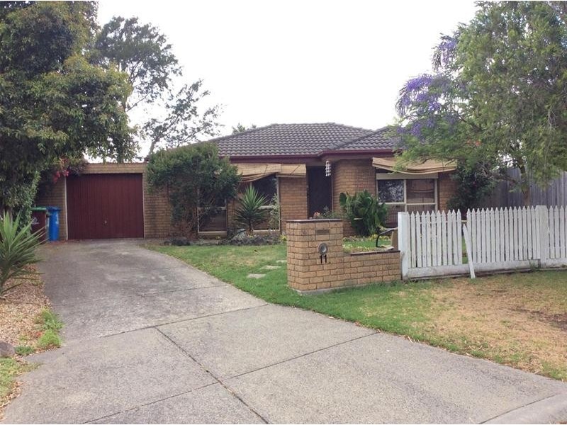 11 Fraser Court, Cranbourne North VIC 3977