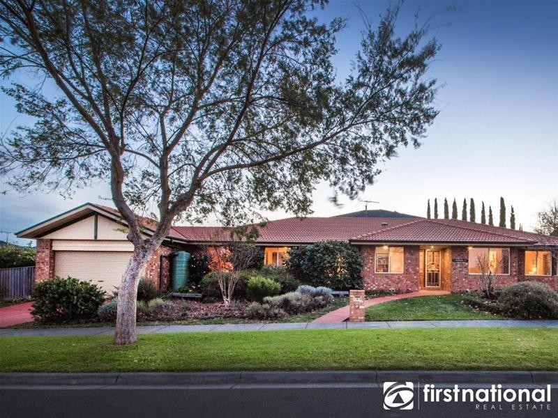 1 Renwarl Close, Berwick VIC 3806