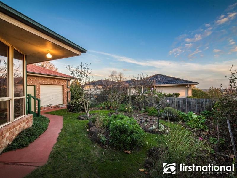 1 Renwarl Close, Berwick VIC 3806
