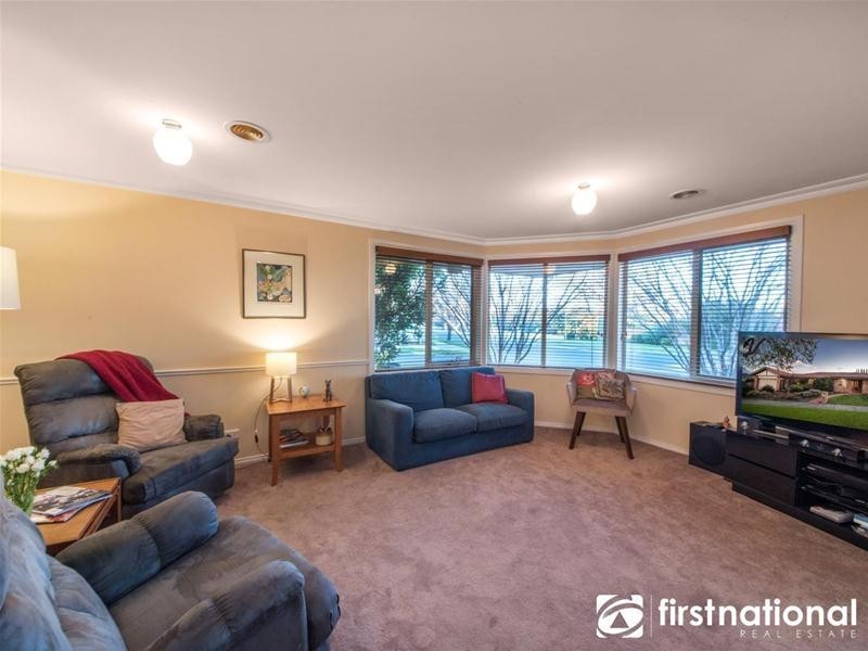 1 Renwarl Close, Berwick VIC 3806