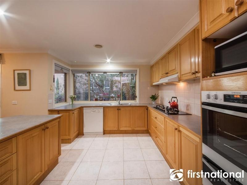 1 Renwarl Close, Berwick VIC 3806