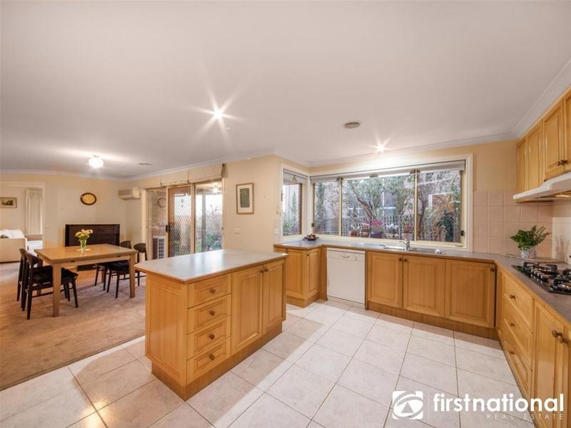 1 Renwarl Close, Berwick VIC 3806