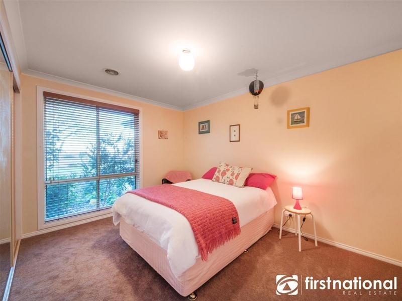 1 Renwarl Close, Berwick VIC 3806