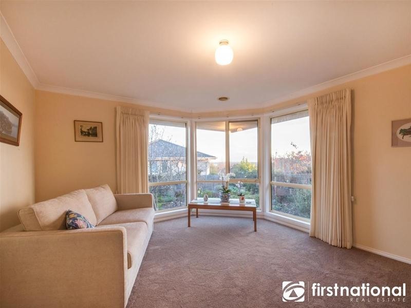 1 Renwarl Close, Berwick VIC 3806