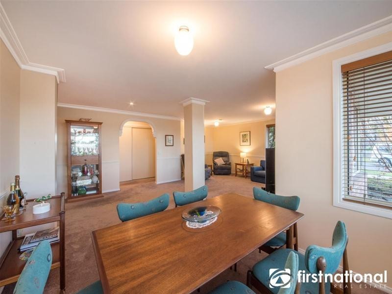 1 Renwarl Close, Berwick VIC 3806
